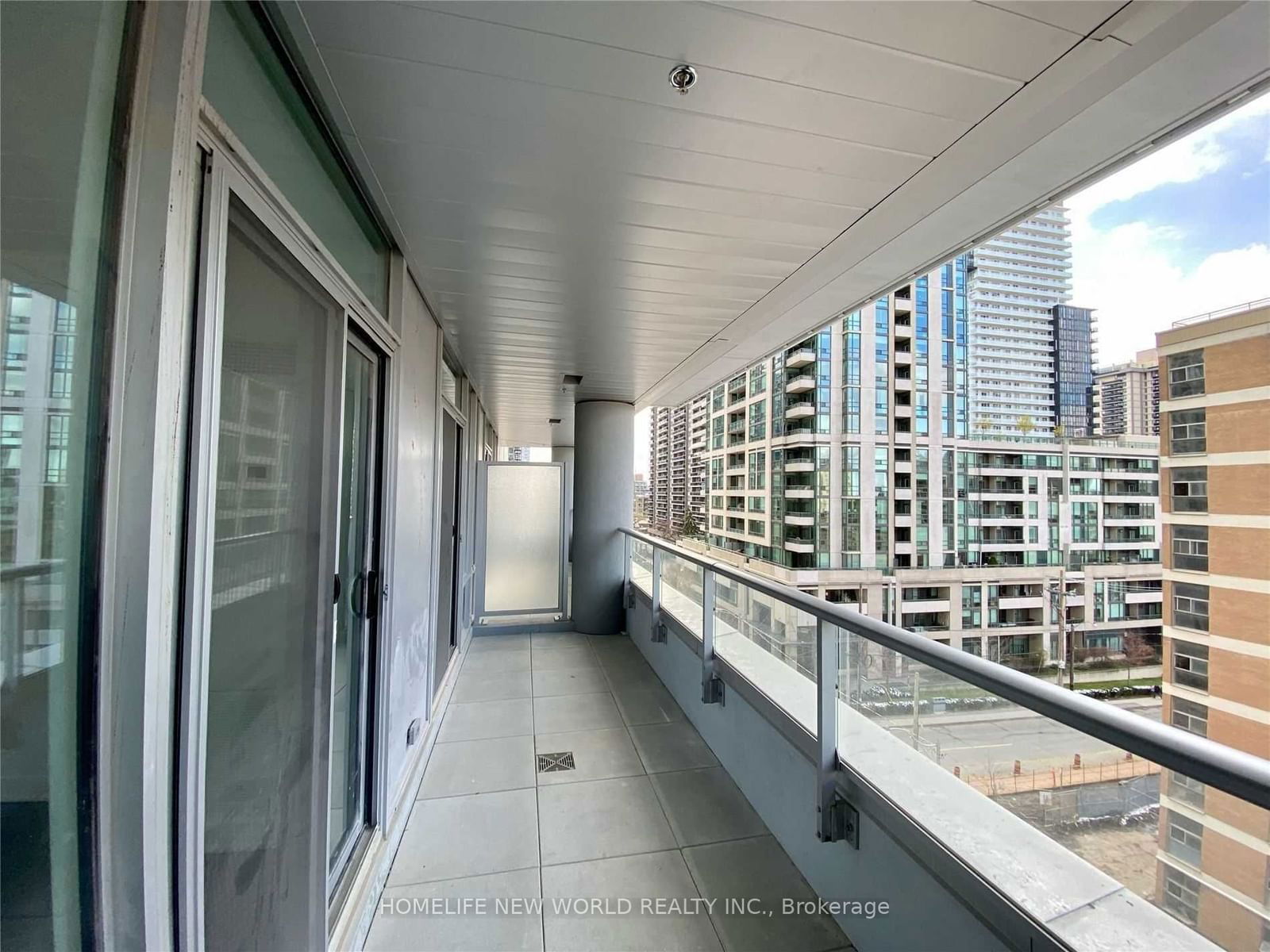 99 Broadway Ave, unit 613 for rent