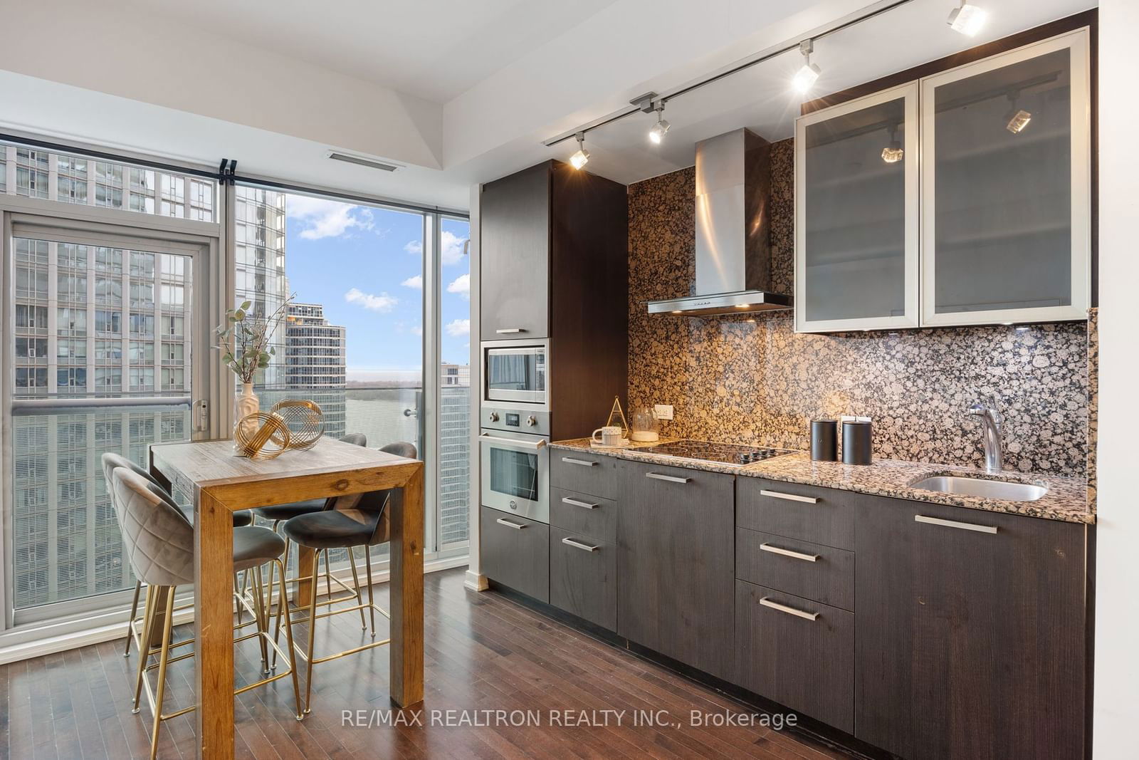 14 York St, unit 2704 for sale