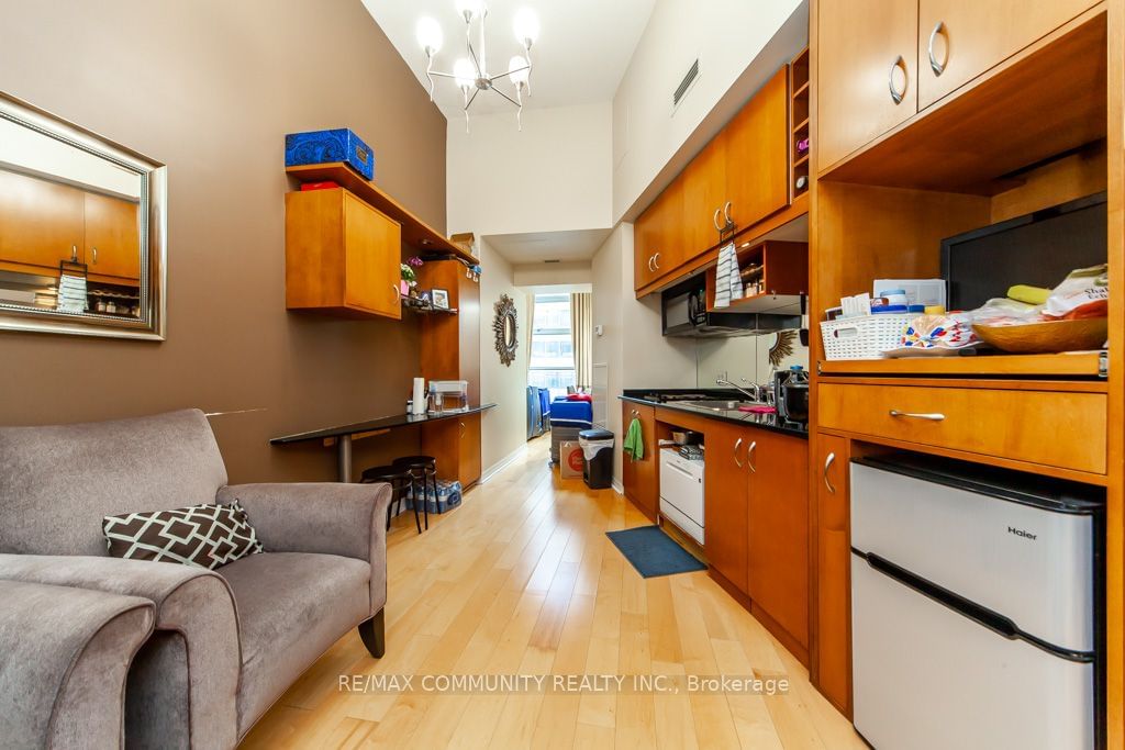 1 King St W, unit 1601 for sale