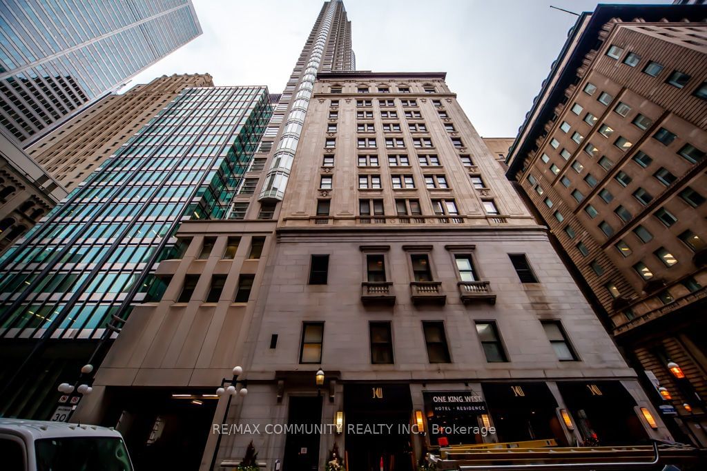 1 King St W, unit 1601 for sale