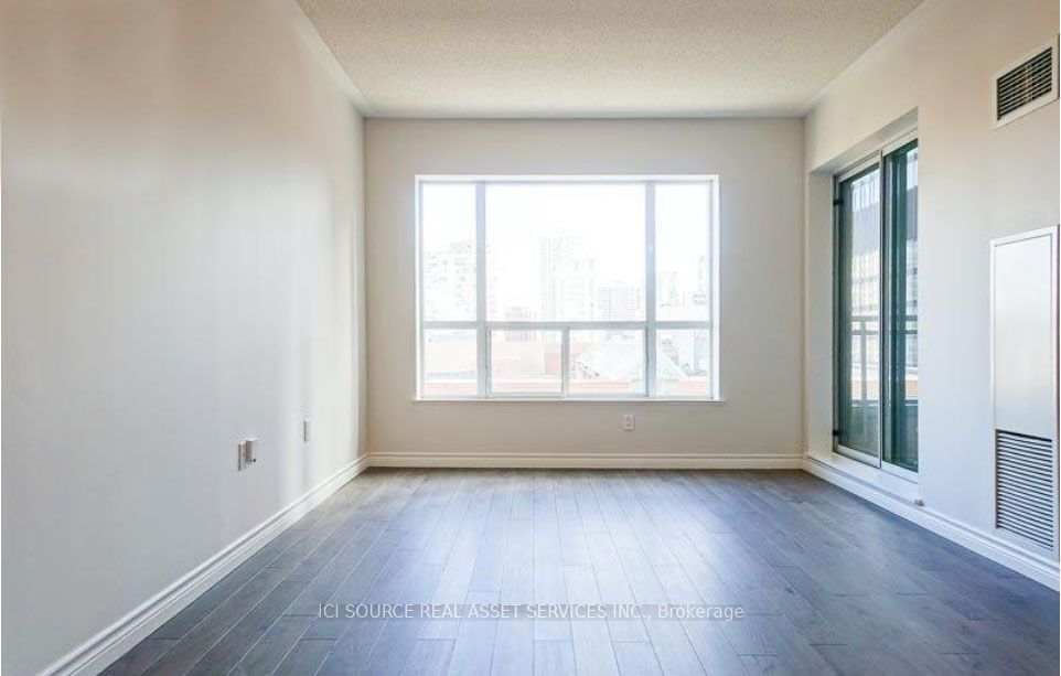 887 Bay St, unit 702 for rent