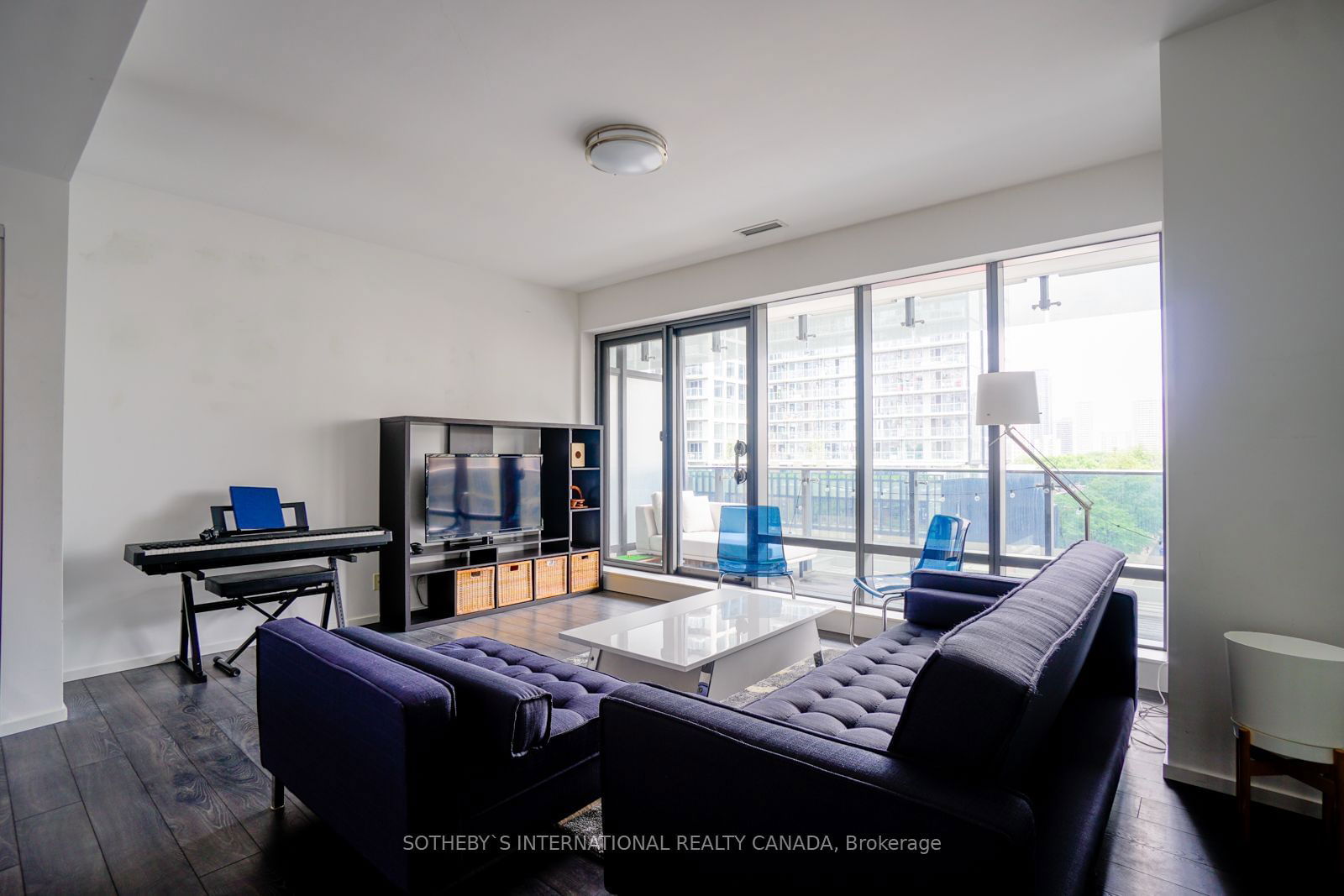 5 St Joseph St, unit 611 for rent