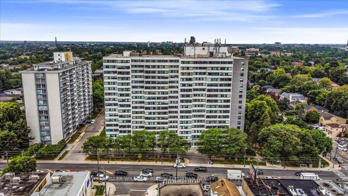 3000 Bathurst Street Condos, North York, Toronto