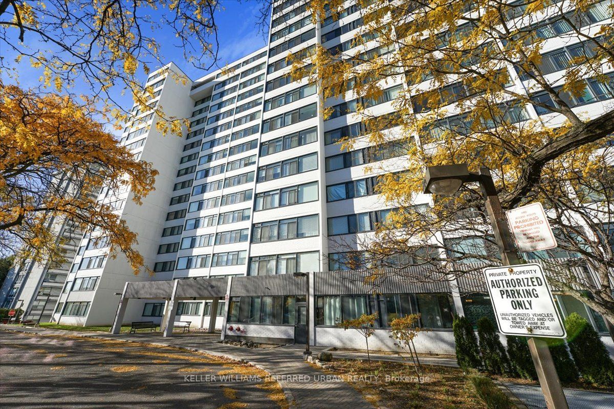 3000 Bathurst Street Condos, North York, Toronto