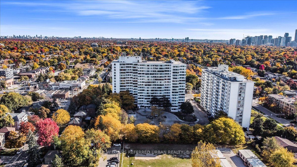 3000 Bathurst Street Condos, North York, Toronto