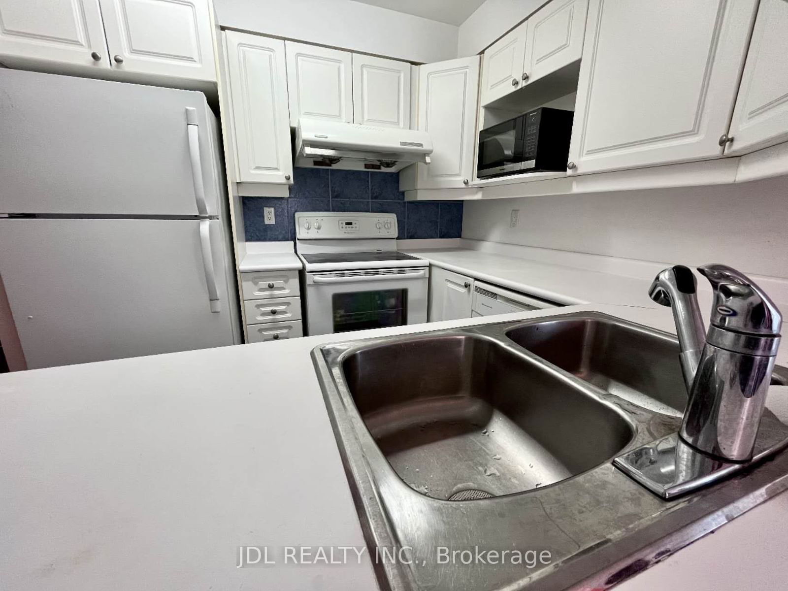 889 Bay St, unit 1206-C for rent