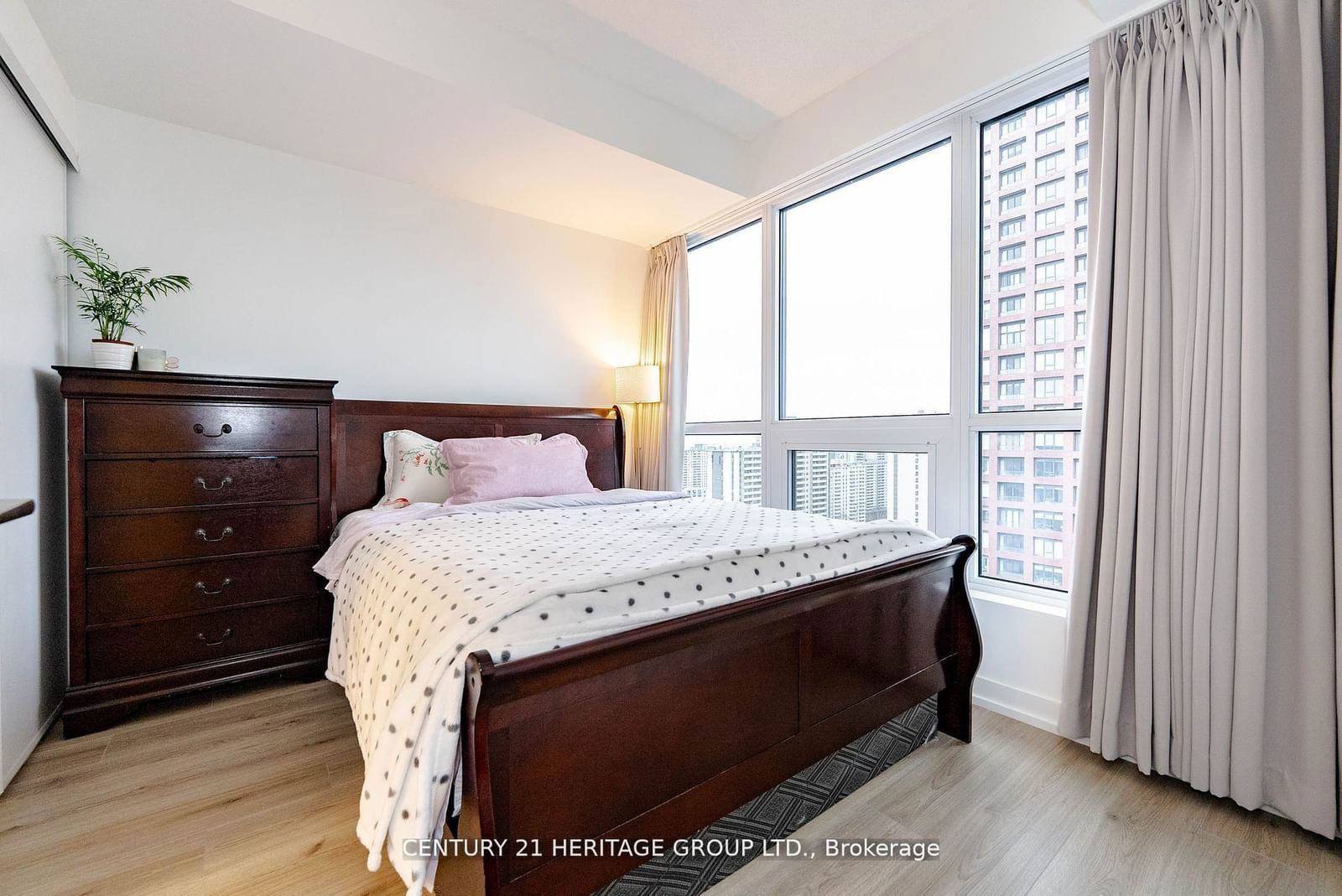 395 Bloor St E, unit 2102 for rent