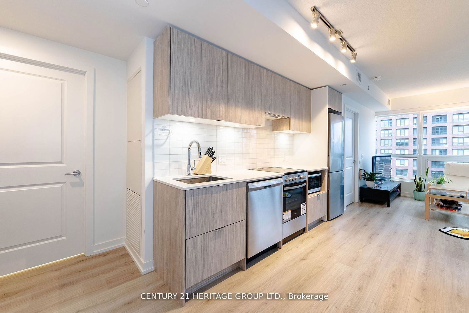 395 Bloor St E, unit 2102 for rent