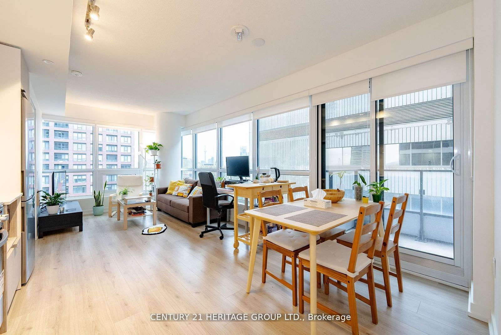 395 Bloor St E, unit 2102 for rent