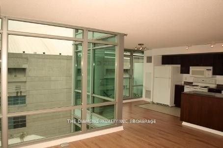 81 Navy Wharf Crt, unit 1612 for rent