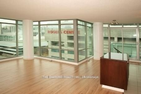 81 Navy Wharf Crt, unit 1612 for rent