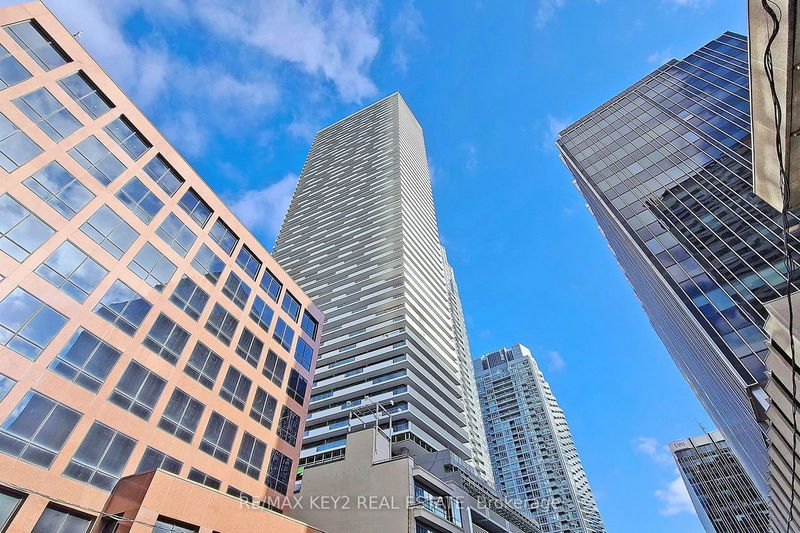 2221 Yonge St, unit 4010 for rent