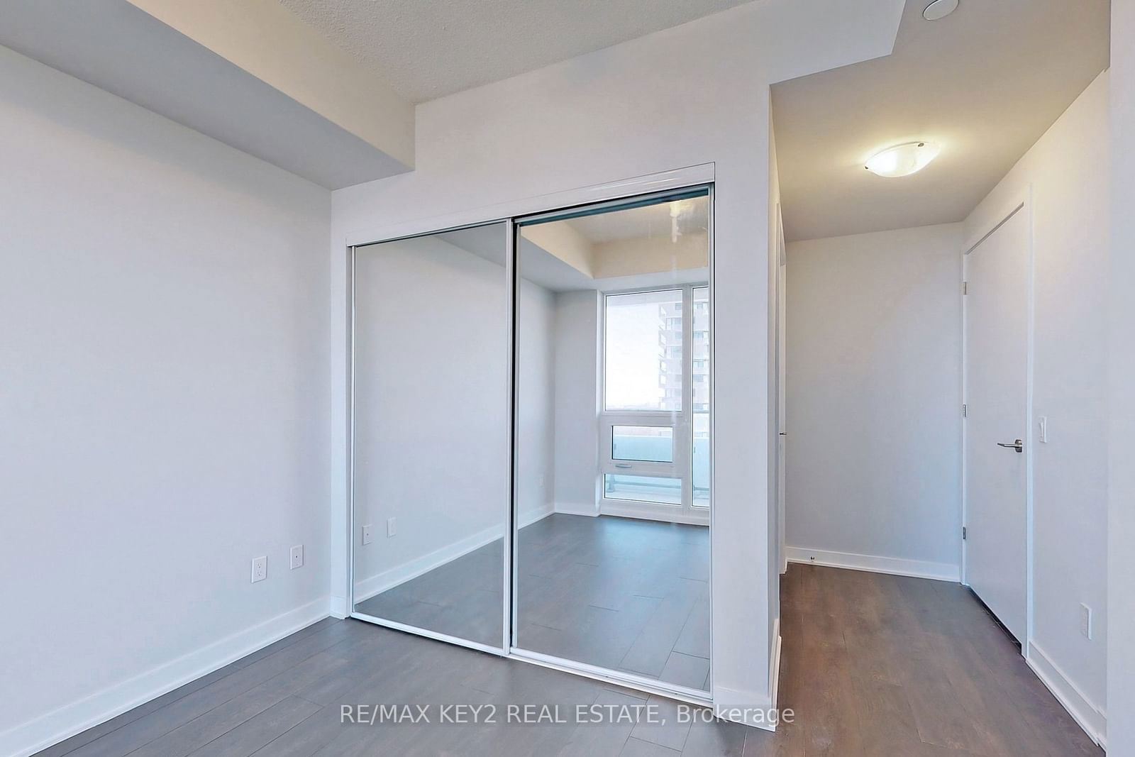 2221 Yonge St, unit 4010 for rent