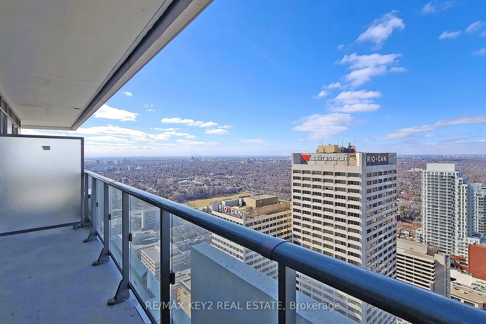 2221 Yonge St, unit 4010 for rent