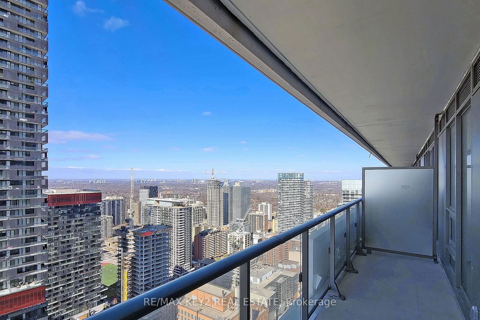 2221 Yonge St, unit 4010 for rent