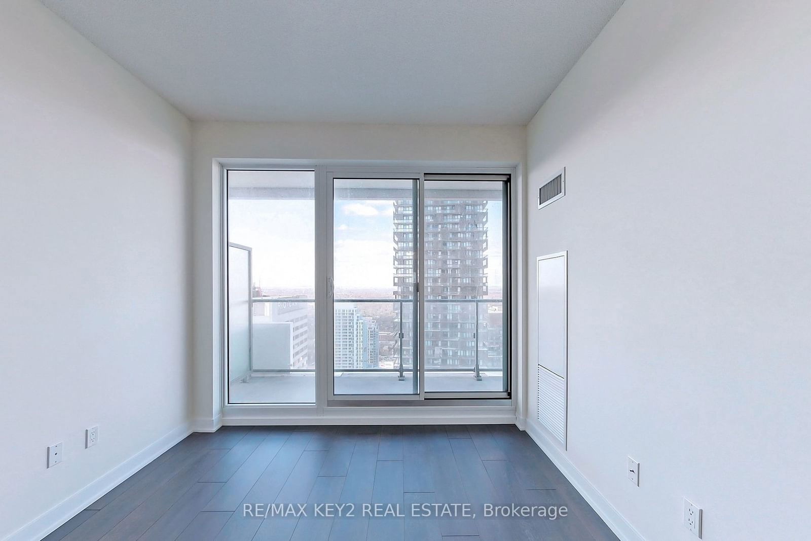 2221 Yonge St, unit 4010 for rent