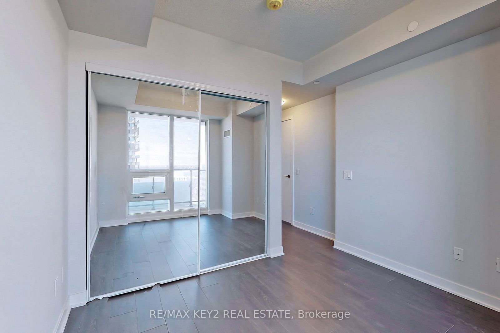 2221 Yonge St, unit 4010 for rent