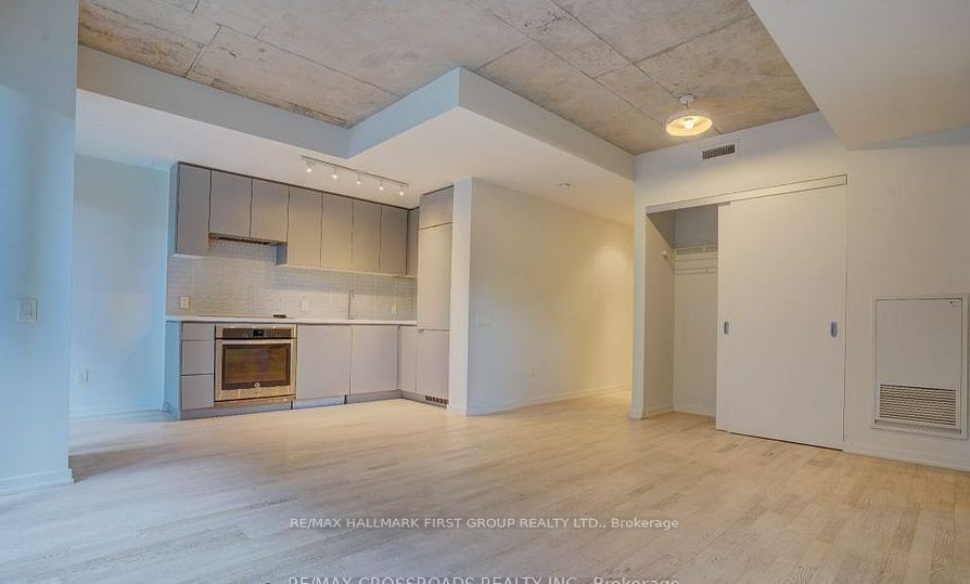 60 Colborne St, unit 401 for rent