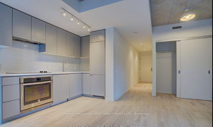 60 Colborne St, unit 401 for rent