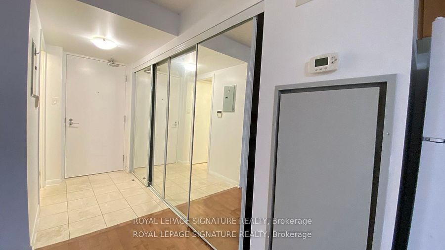 38 Grenville St, unit 1105 for rent