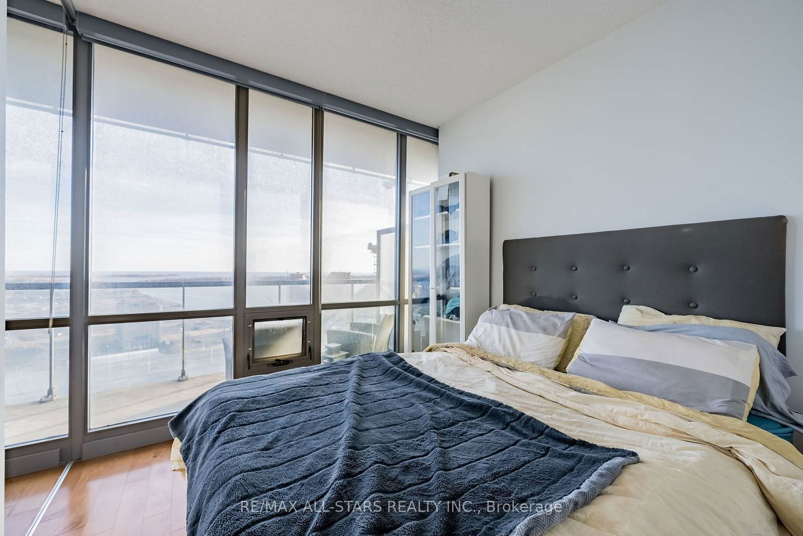 33 Mill St, unit 2105 for sale