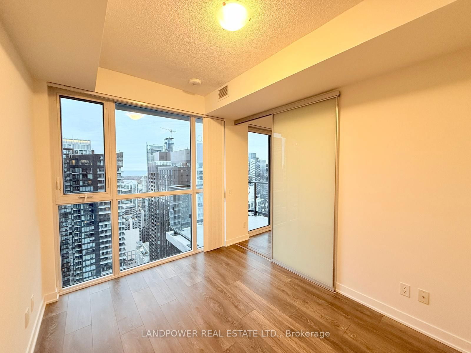 87 Peter St, unit 4401 for sale