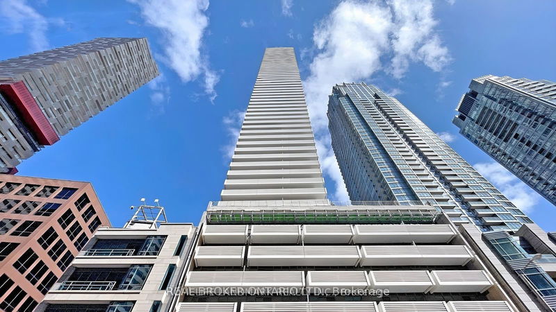 2221 Yonge St, unit 3705 for rent