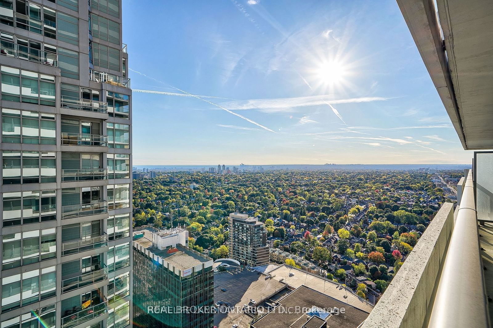 2221 Yonge St, unit 3705 for rent