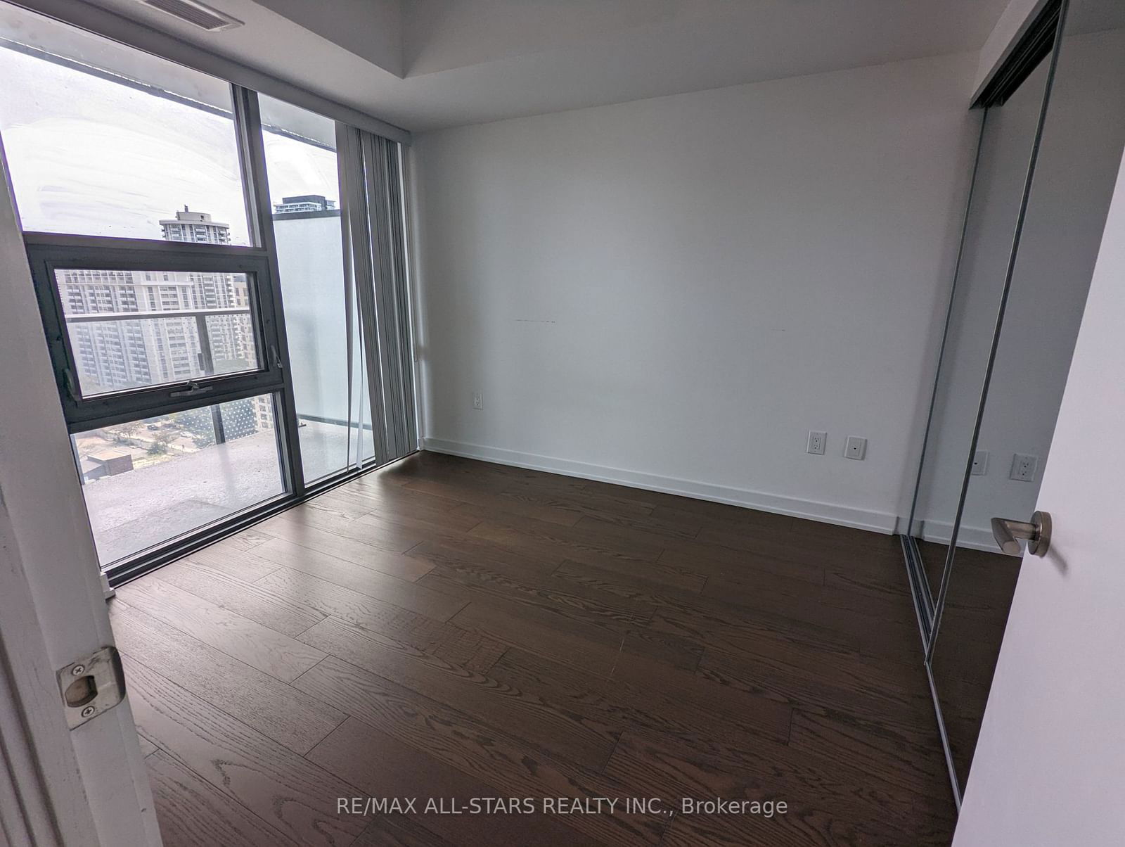 11 Wellesley St W, unit 1313 for rent