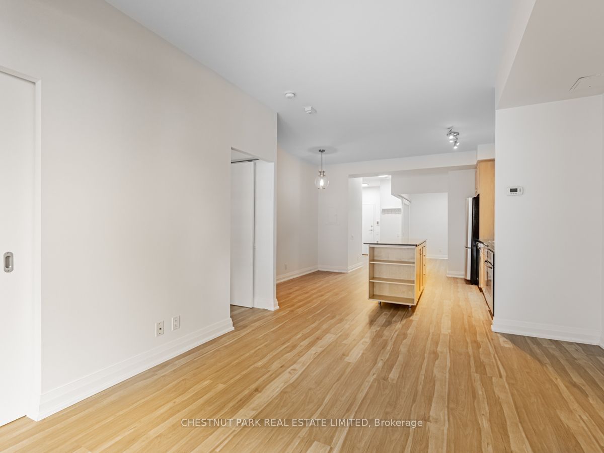 20 Scrivener Sq, unit 815 for rent