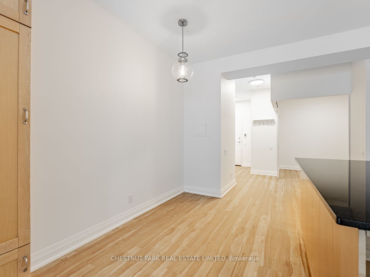 20 Scrivener Sq, unit 815 for rent