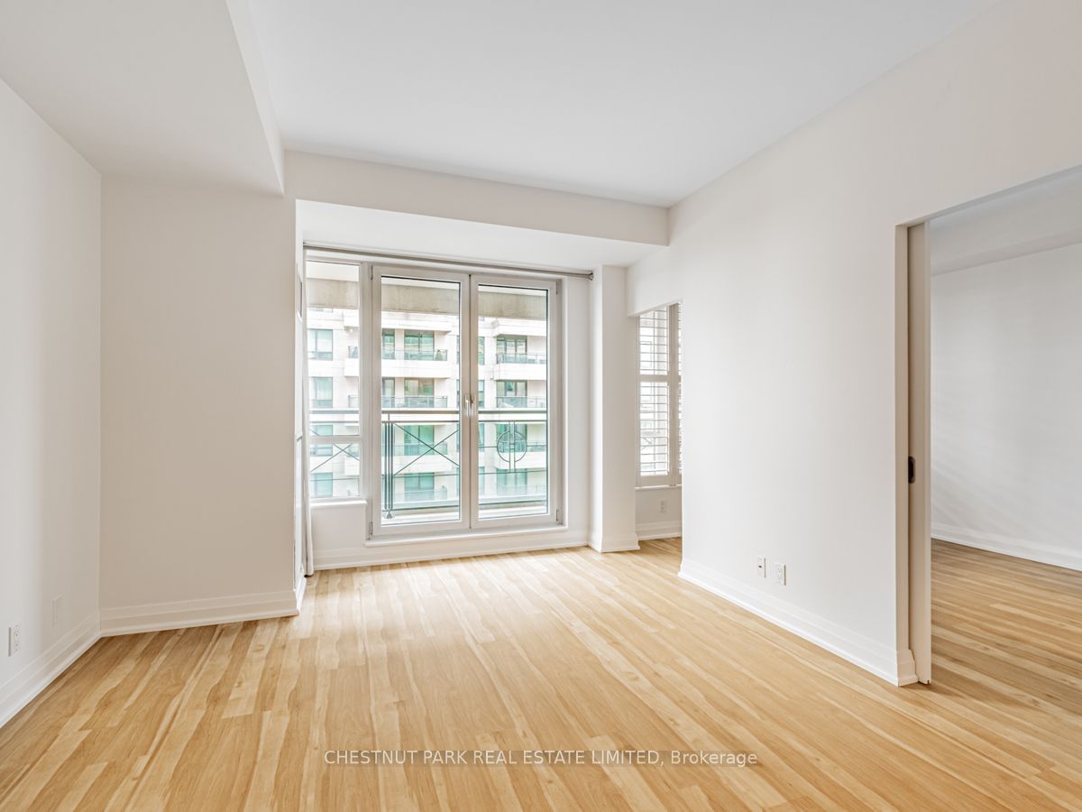 20 Scrivener Sq, unit 815 for rent