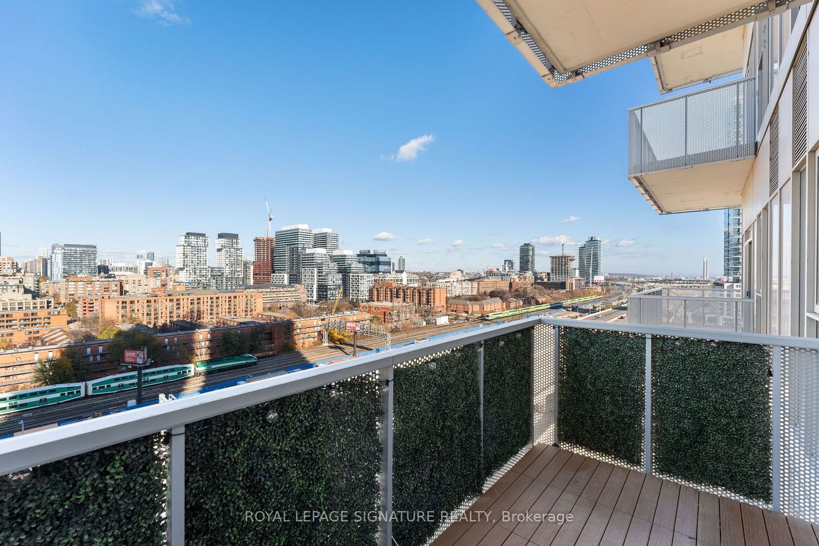 20 Richardson St, unit 1018 for sale