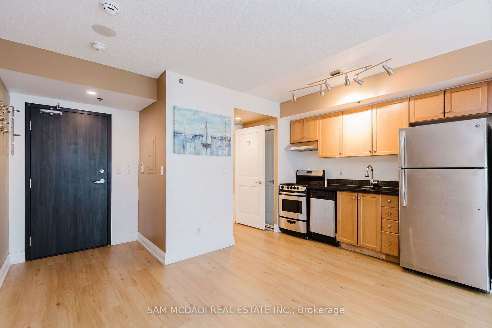 210 Victoria St, unit 611 for sale