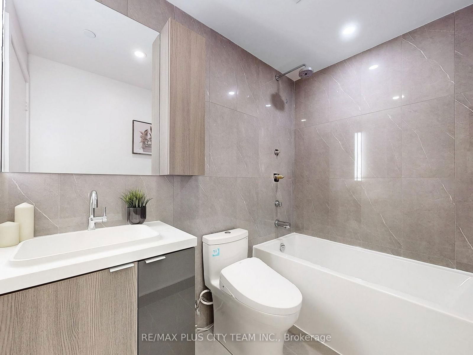 15 Mercer St, unit 1204 for sale