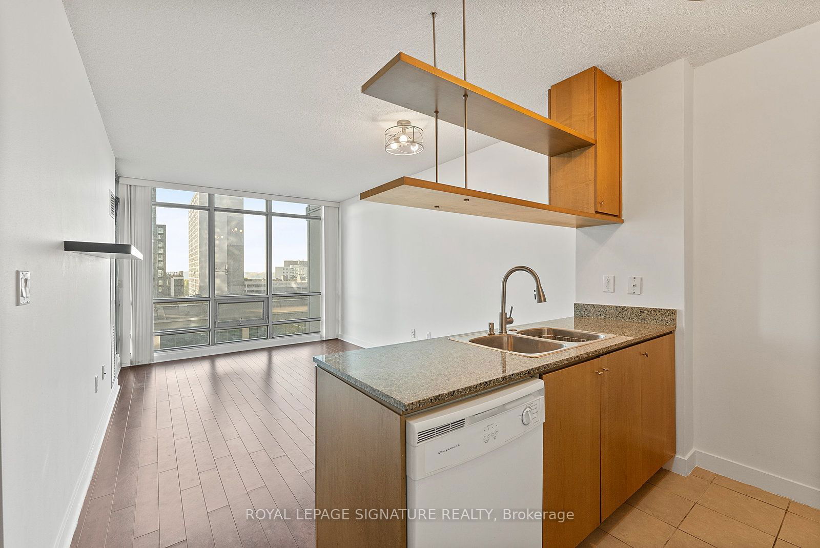 3 Navy Wharf Crt, unit 610 for rent