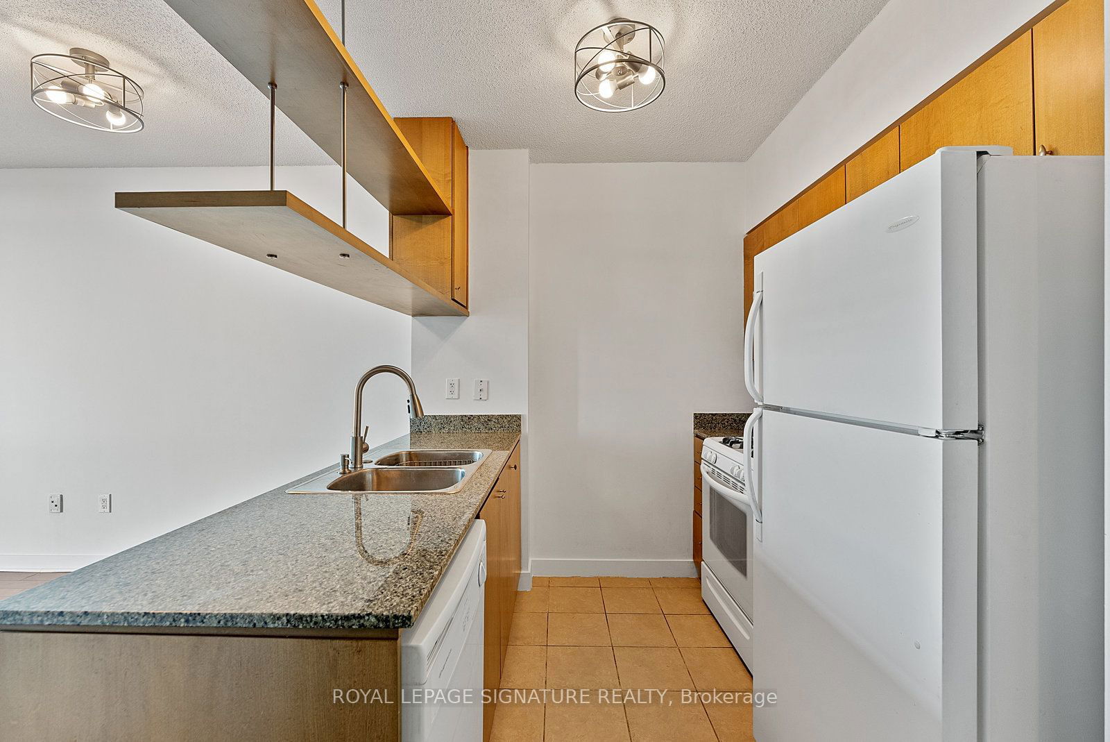 3 Navy Wharf Crt, unit 610 for rent