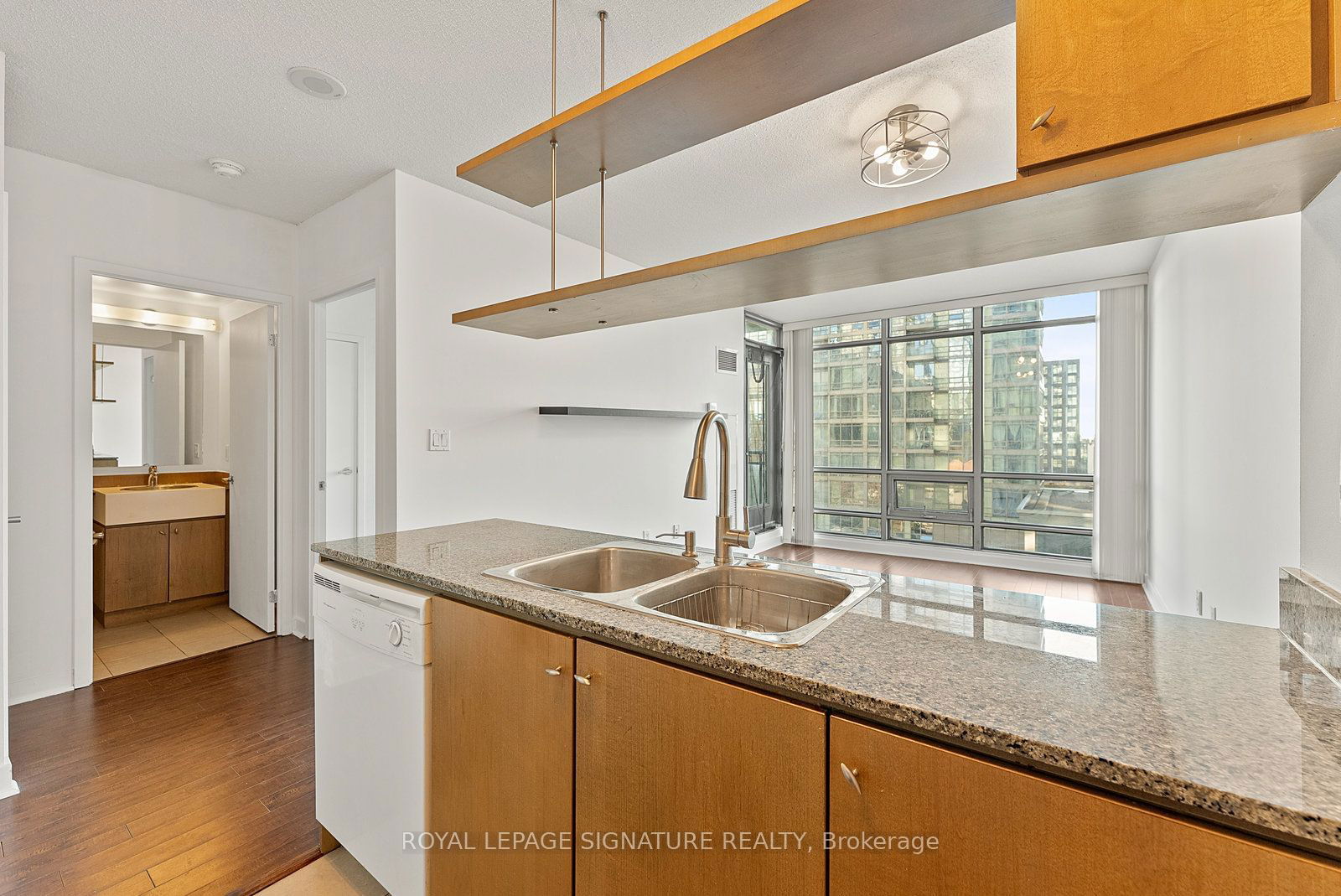 3 Navy Wharf Crt, unit 610 for rent