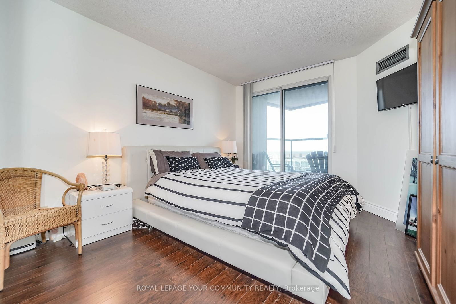 77 Harbour Sq, unit 1909 for sale