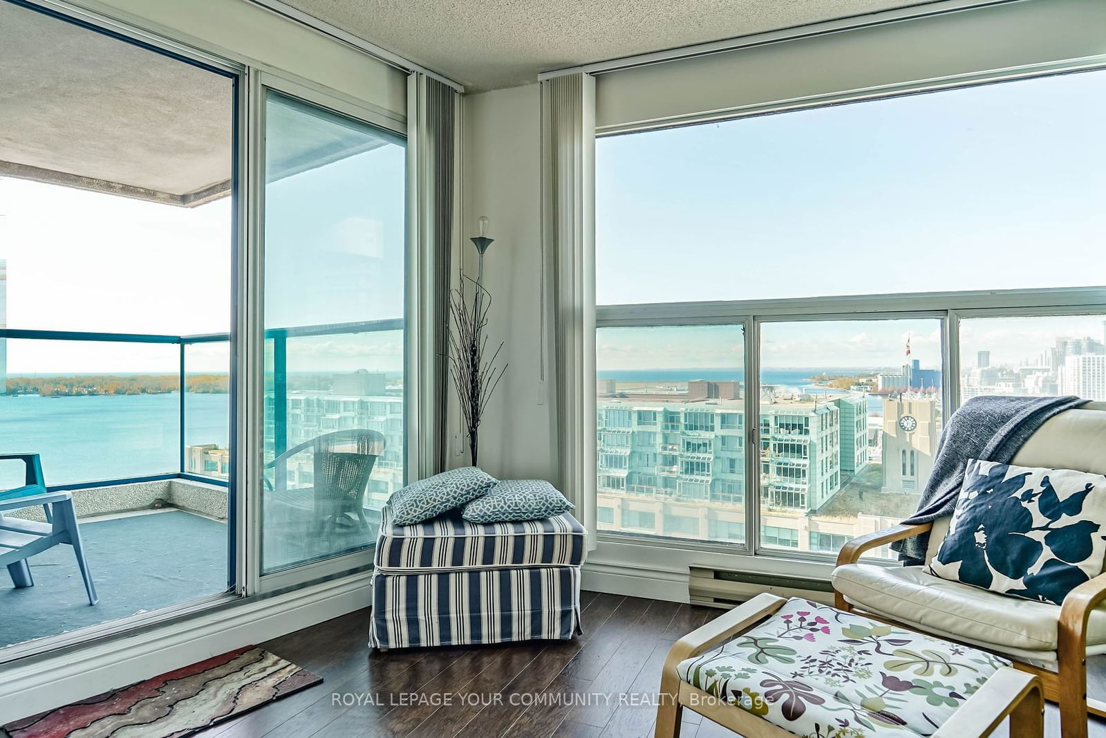 77 Harbour Sq, unit 1909 for sale