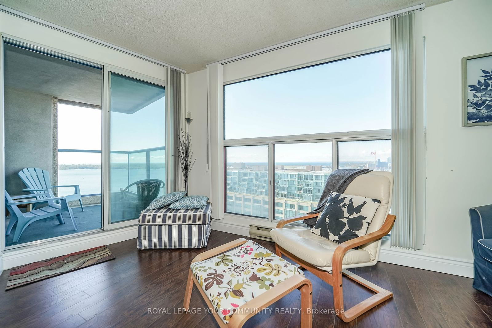 77 Harbour Sq, unit 1909 for sale