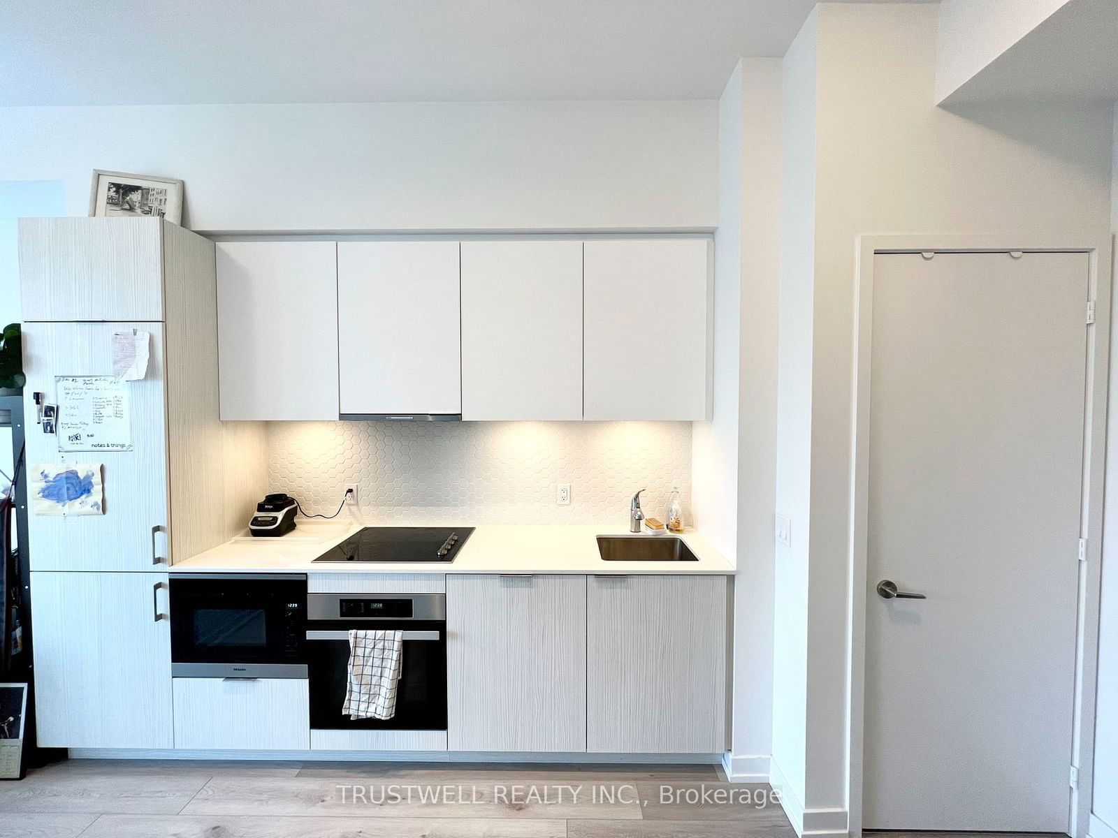 158 Front St E, unit 1004 for rent