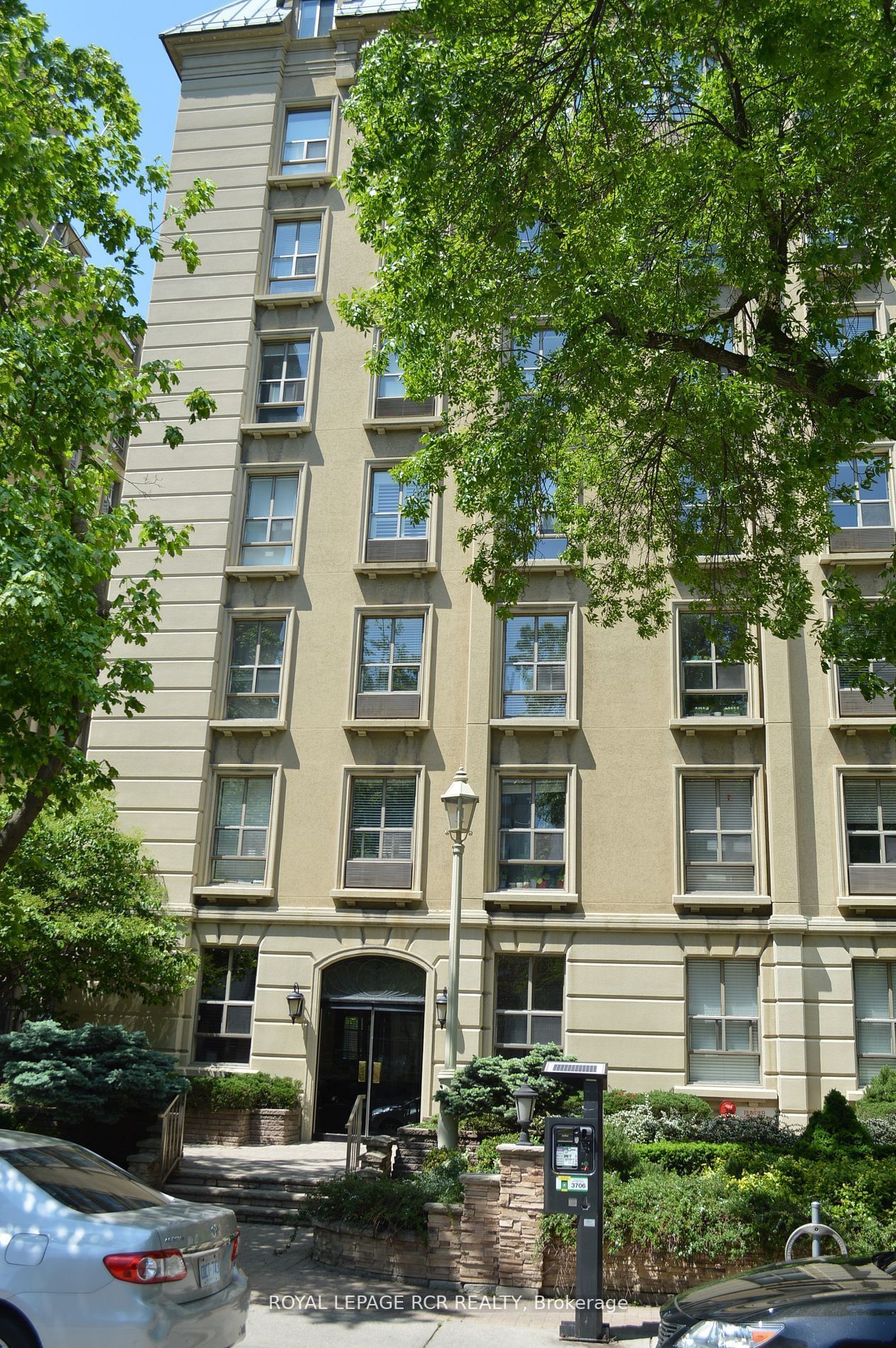 88 Charles St E, unit 410 for rent