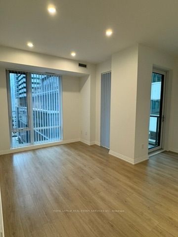 8 Widmer St, unit 1009 for rent