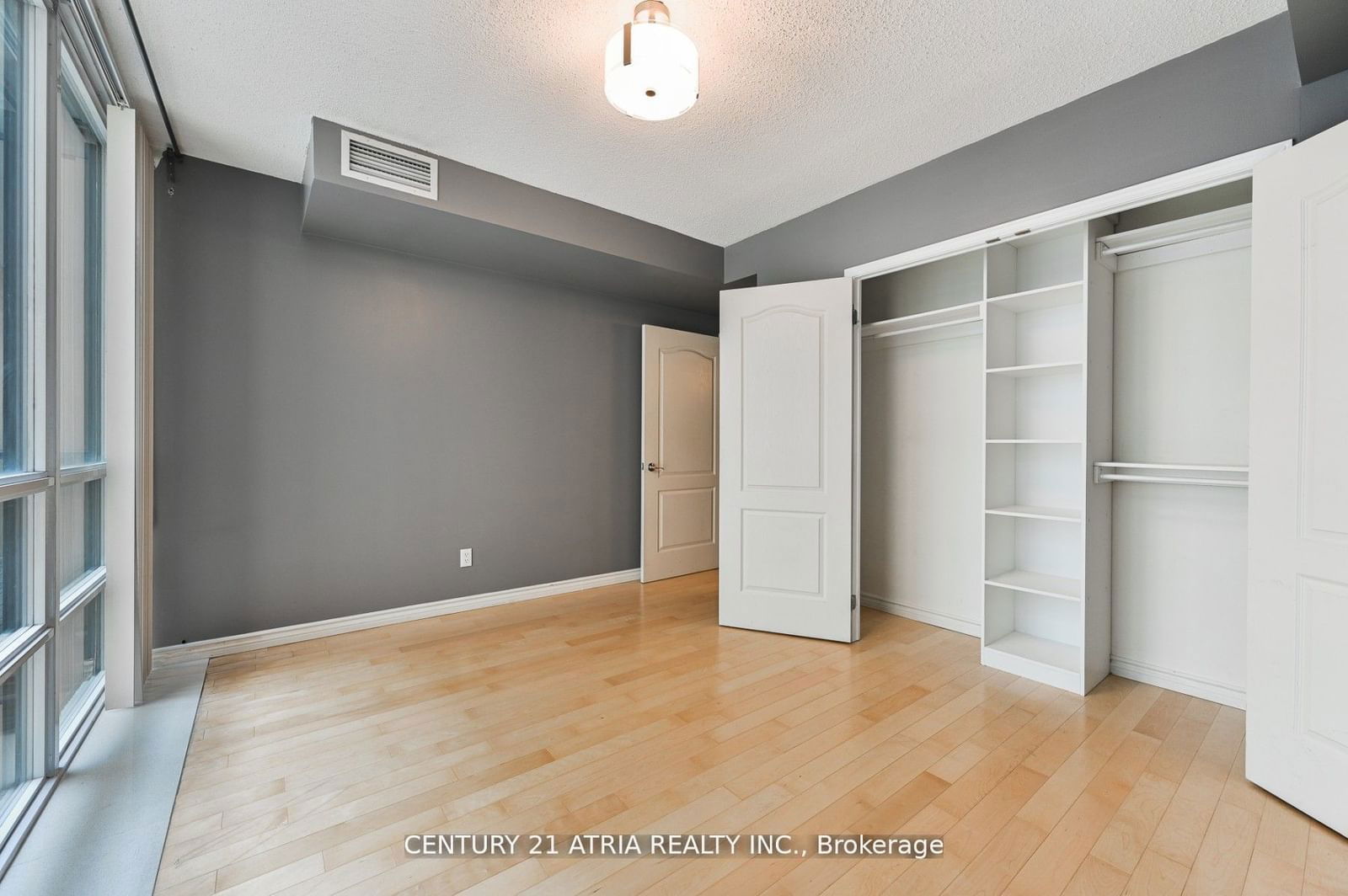 263 Wellington St W, unit 704 for rent