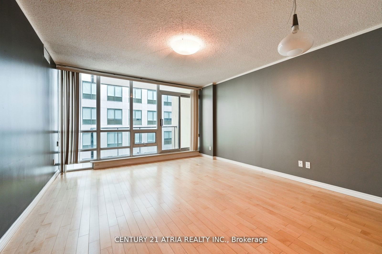 263 Wellington St W, unit 704 for rent