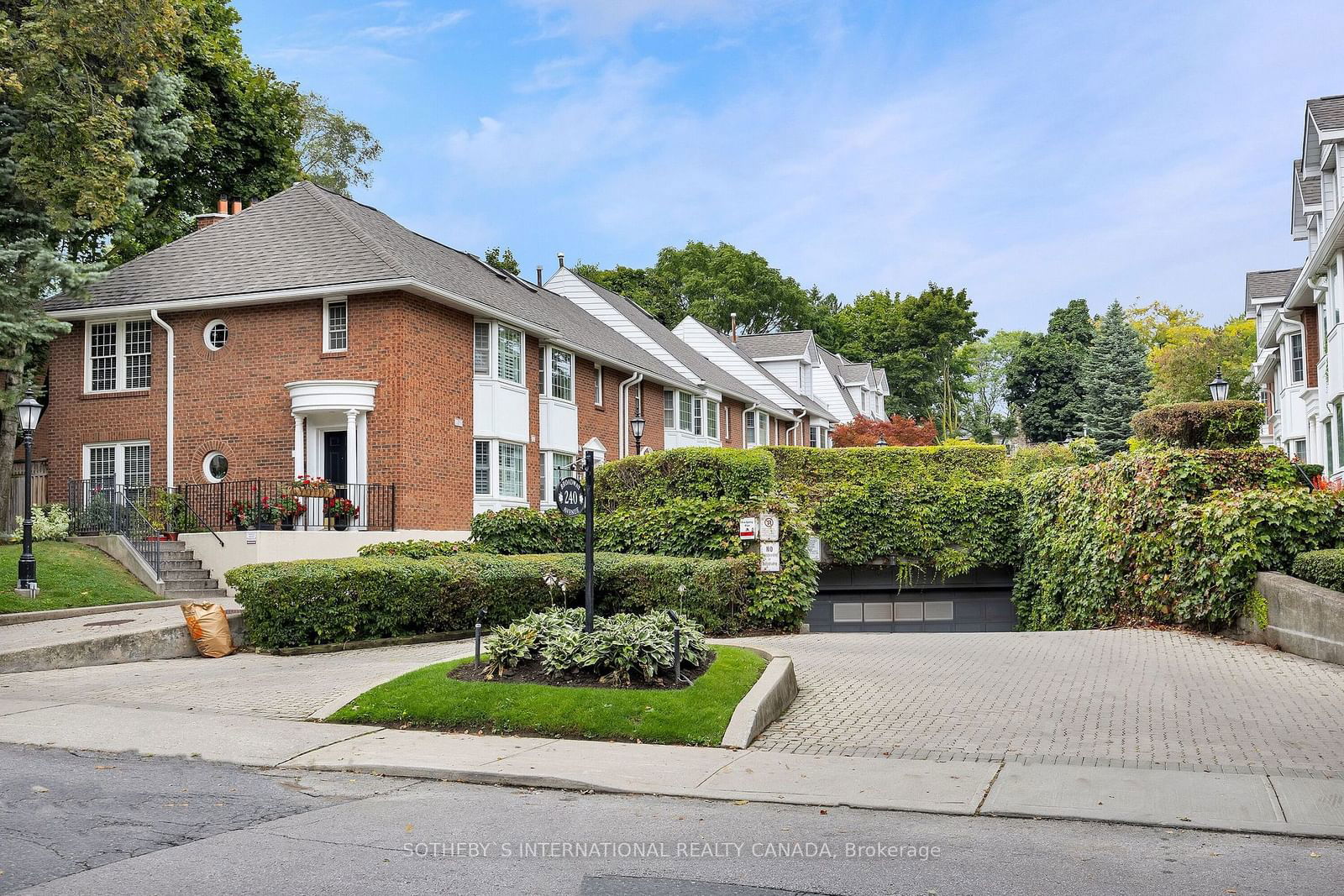 240 Broadway Avenue Townhomes, Midtown, Toronto