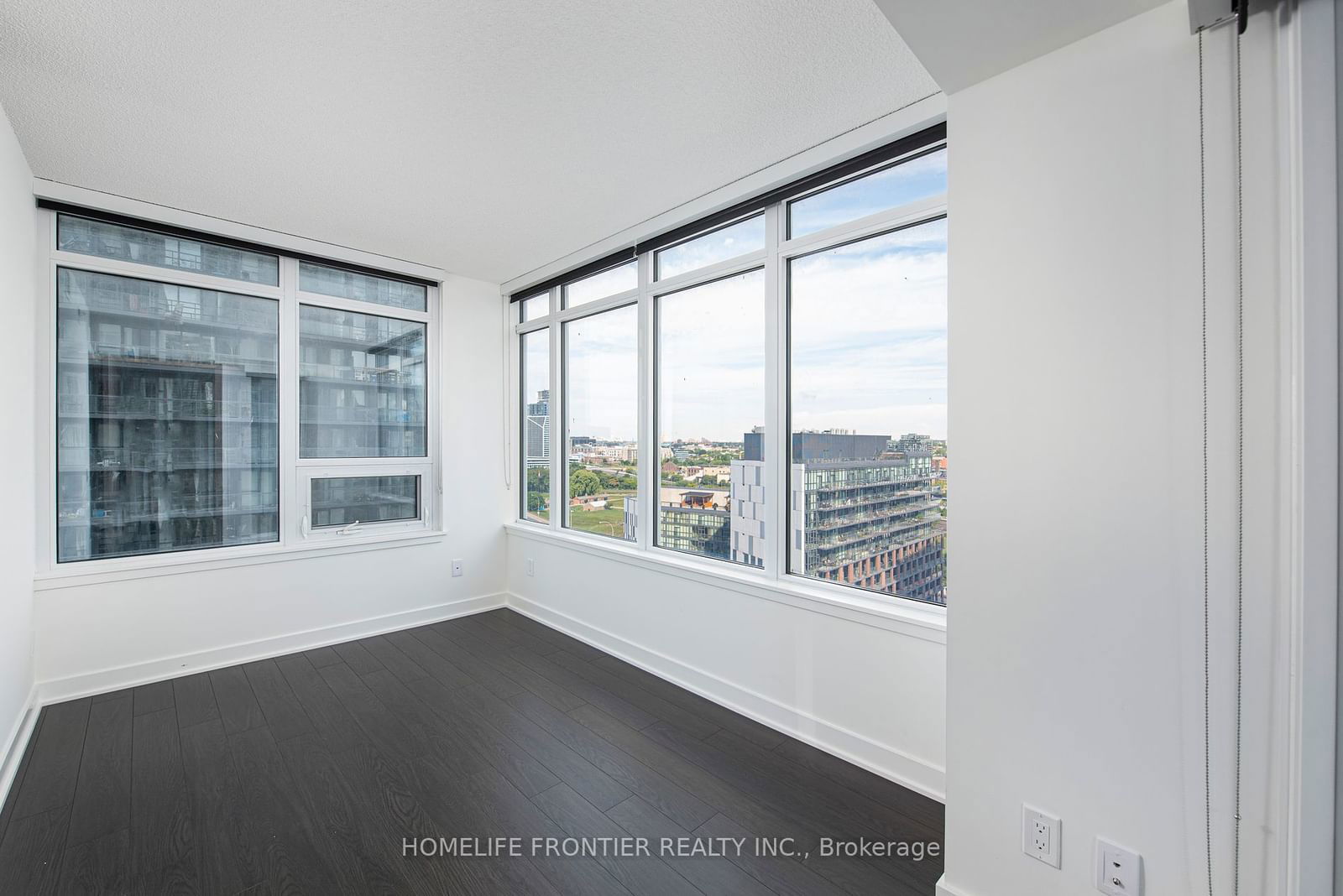 19 Bathurst St, unit 1903 for rent