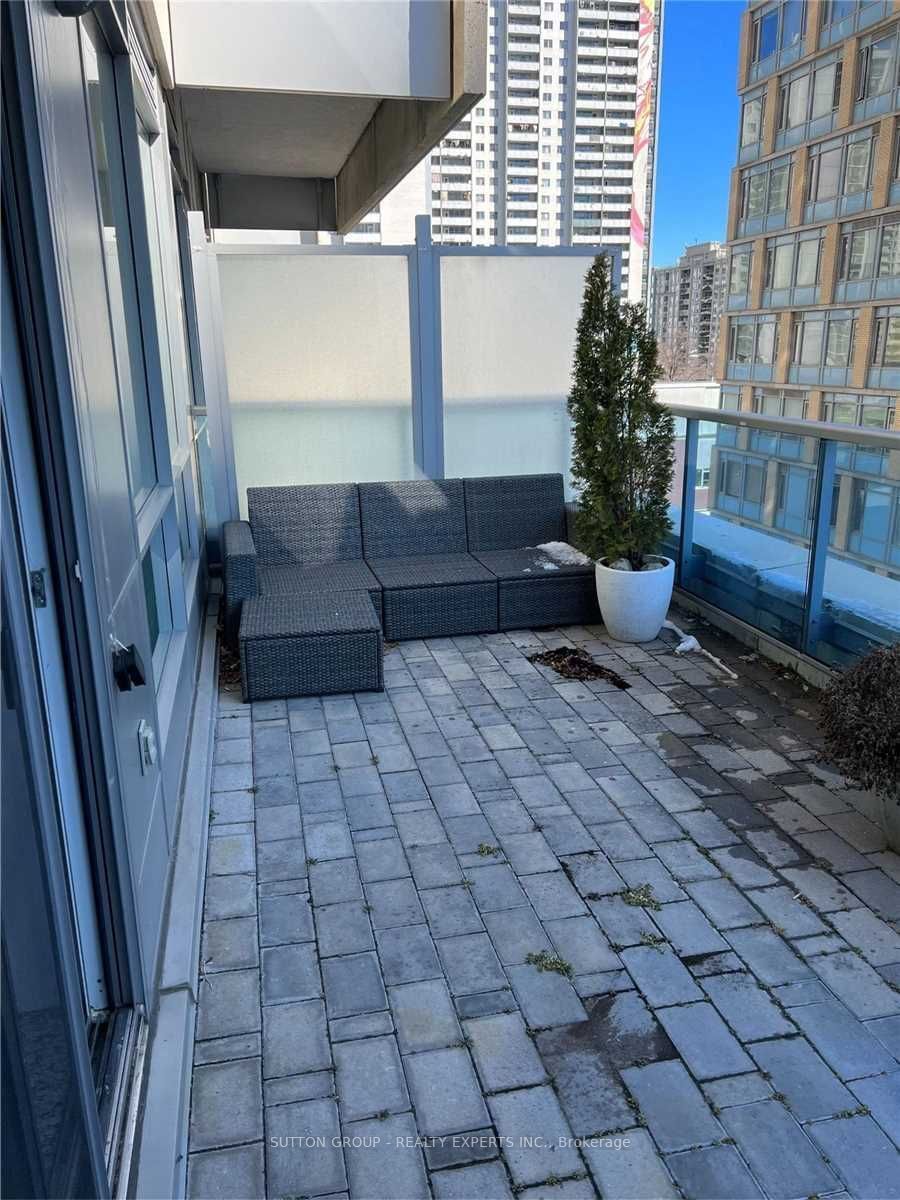 500 Sherbourne St, unit 408 for rent