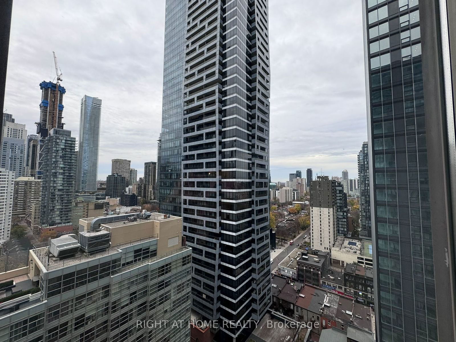 24 Wellesley St W, unit 2407 for sale